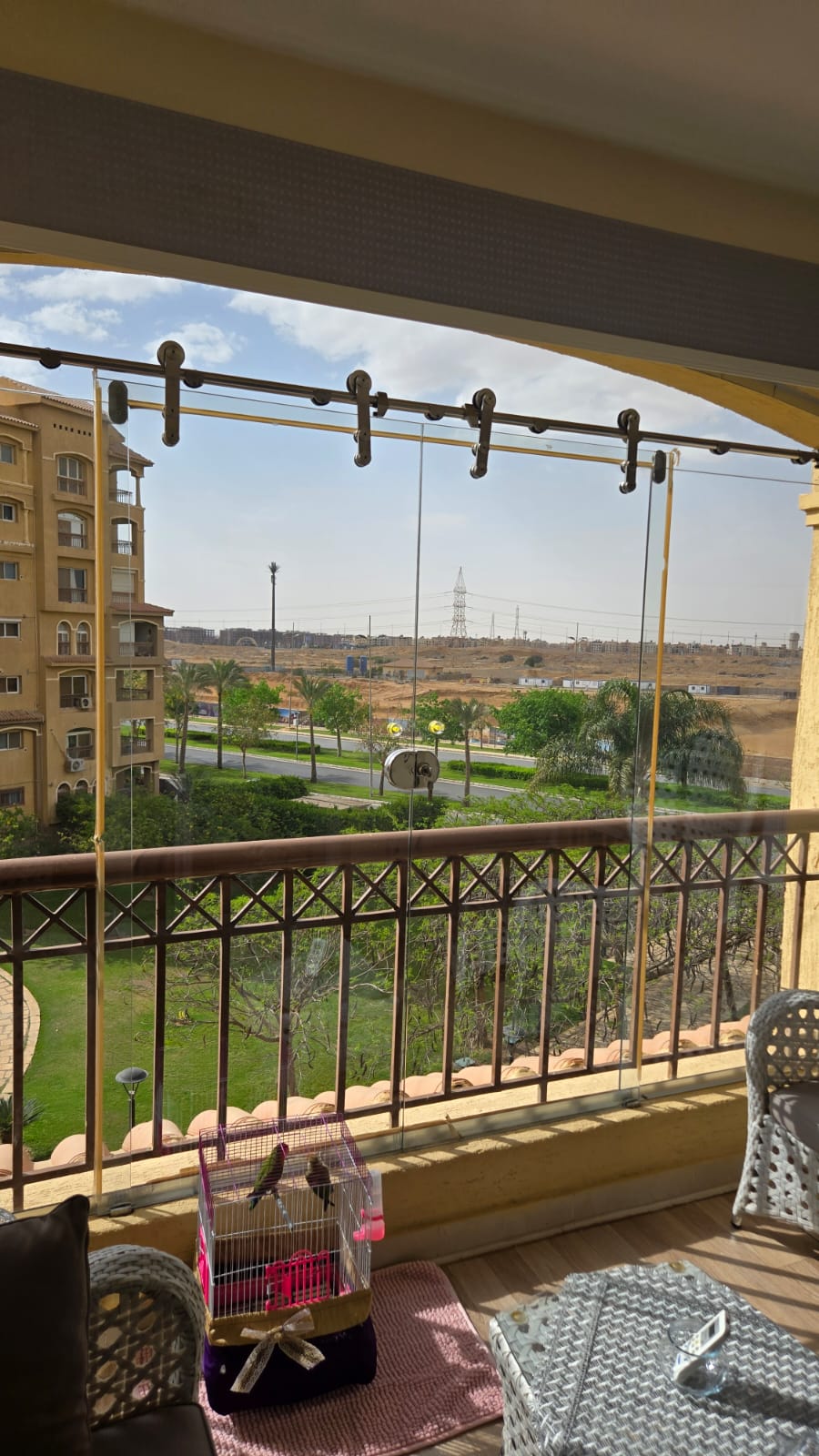 شقه 178م للبيع بمدينتي B1 امام open air mall extension