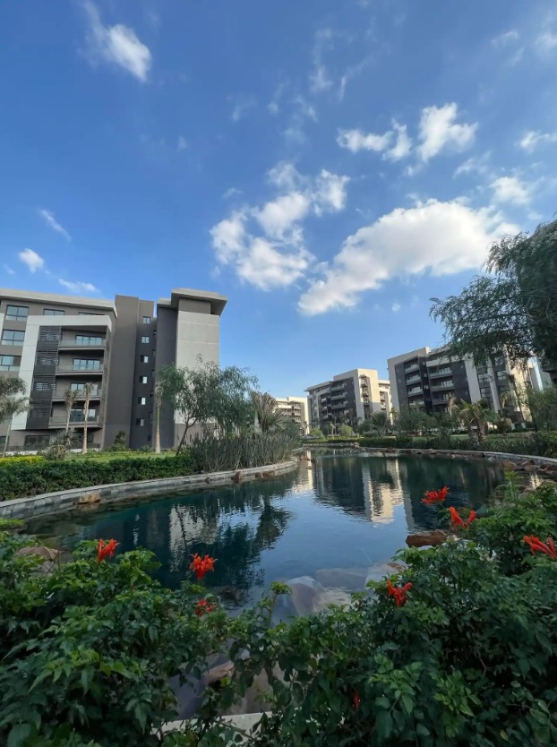 بمدينتى شقة 125 م2 بحرى للبيع تقسيط تطل على الاجون - منطقة البحيرات