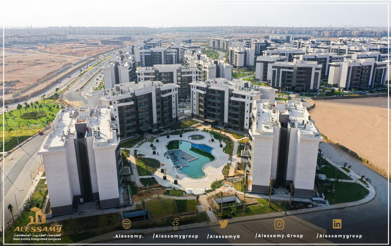 بمدينتى شقة 146 م2 بحري غربي للبيع تقسيط تطل على شارع رئيسى