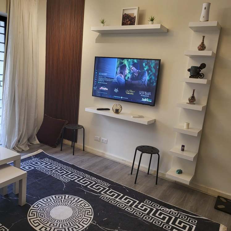 شقه للبيع كاش بمدينتي 70متر في الb11 بجوار الخدمات 