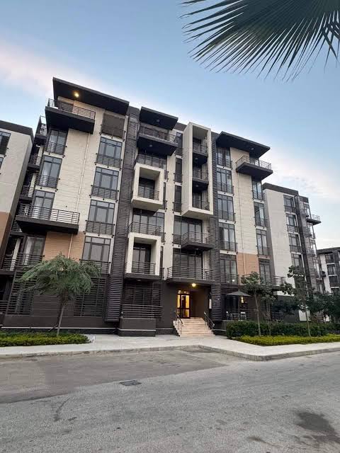 شقه للبيع بتقسيط علي 12 سنه بمدينتي 65متر في الB8