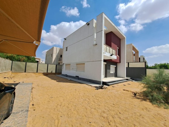 فيلا I modernللبيع كاش بمدينتي تشطيبات خاصة بالمطبخ والاجهزة