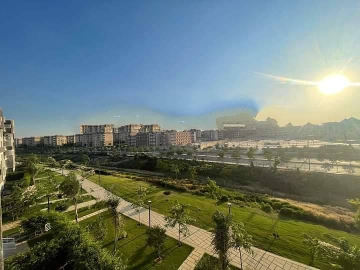 في مدينتي شقة للبيع 167م وايد جاردن فيو دبل فيس ناصية 