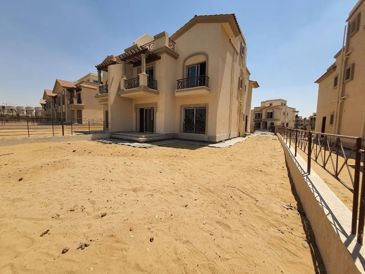 بمدينتى فيلا 309 م2 بحري للبيع تقسيط تطل على جـاردن