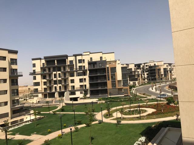 شقه  للبيع  كاش بمدينتي 168متر في الB8