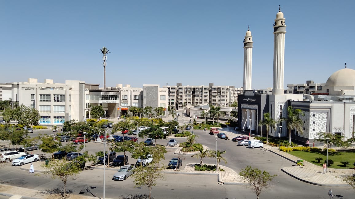 بمدينتى شقة 107 م2 قبلي غربي للبيع تقسيط تطل على الخدمات