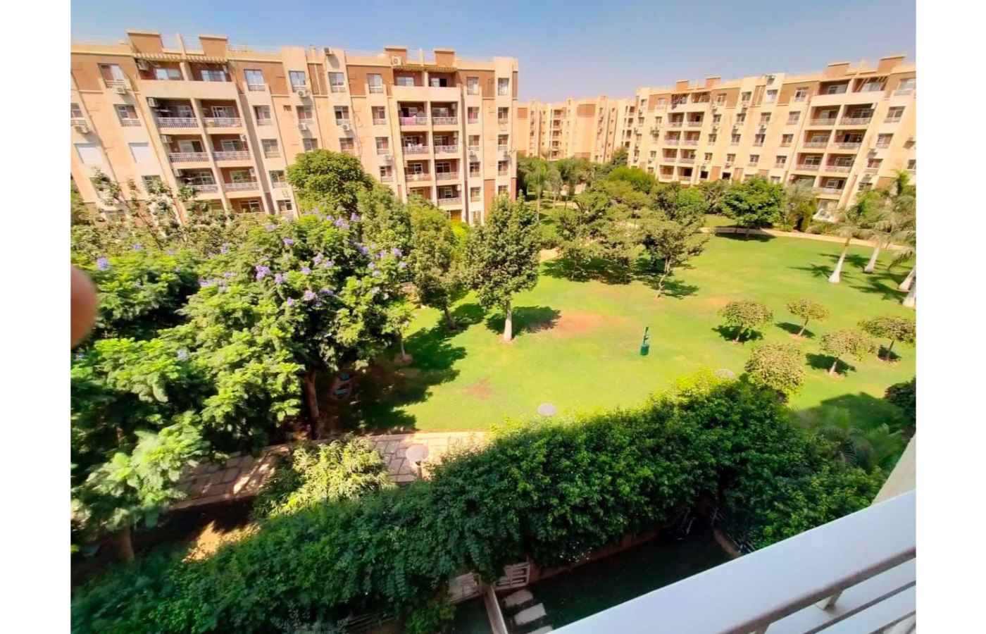 للبيع بمدينتى بالB7 شقه 96م وايد جاردن فيو 