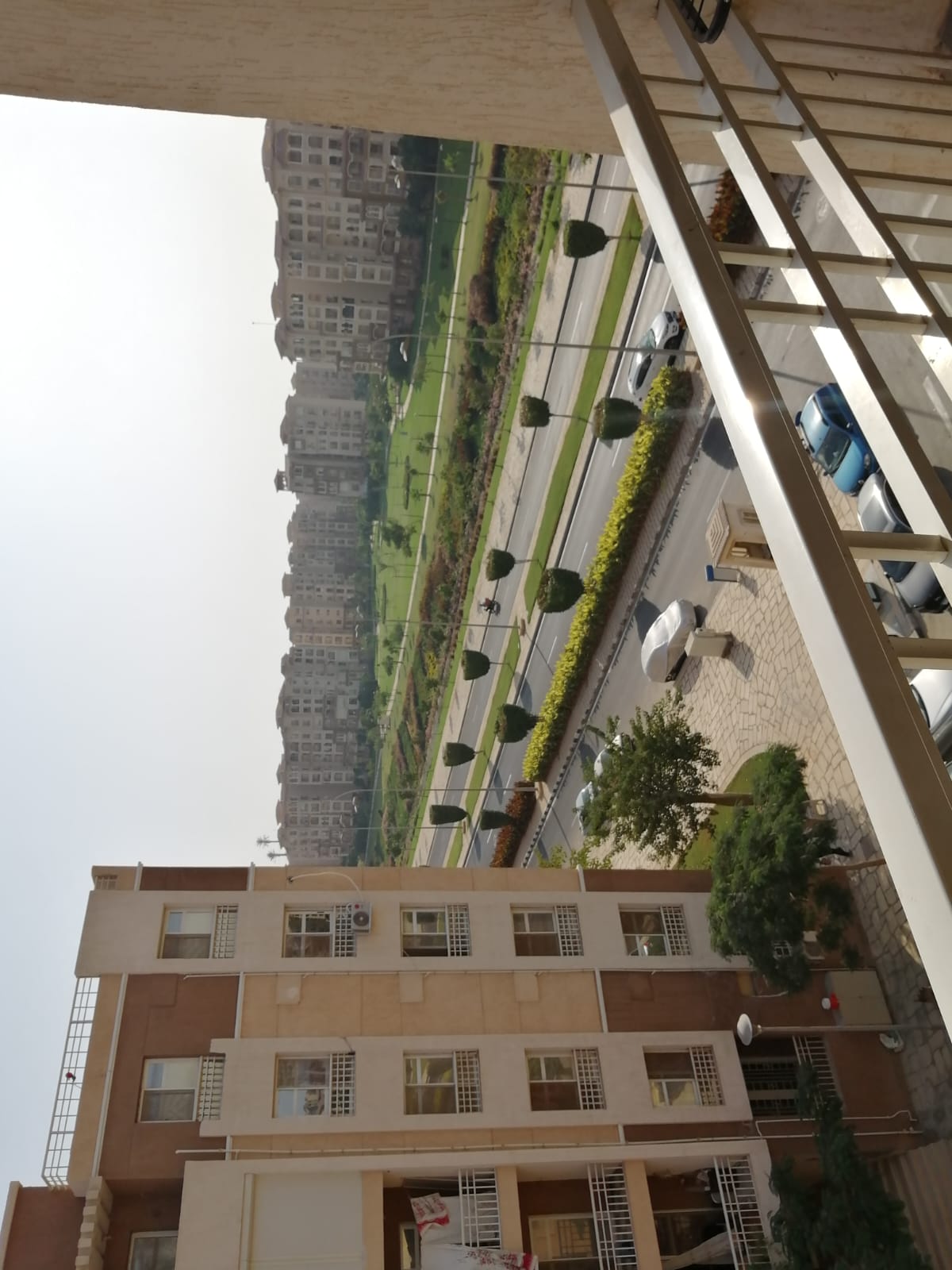 شقه للبيع كاش بمدينتي 96متر في الB7 فيو شارع و بارك