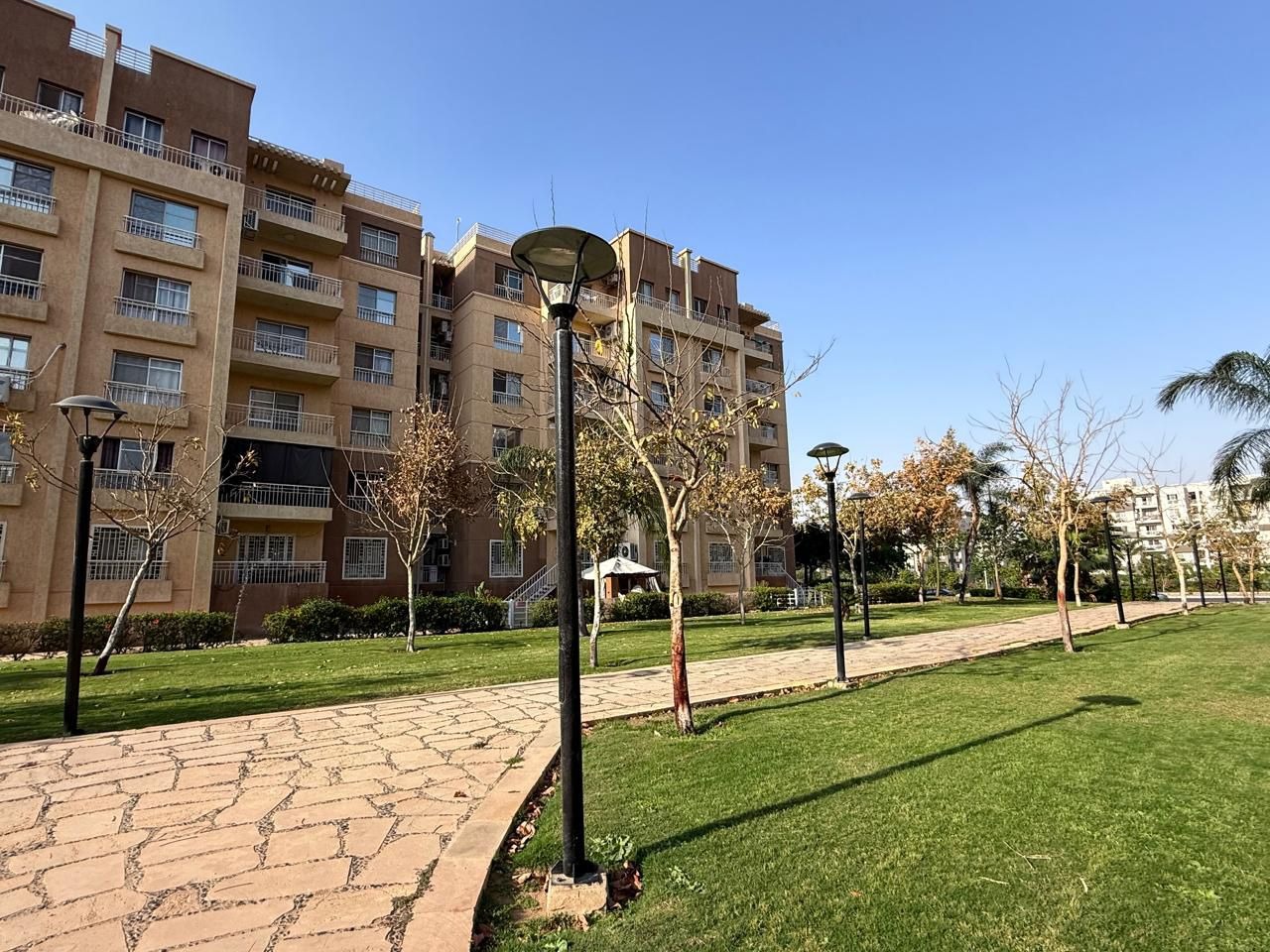 شقه للبيع بتقسيط علي 7 سنه بمدينتي 128م 35 حديقه في الB11