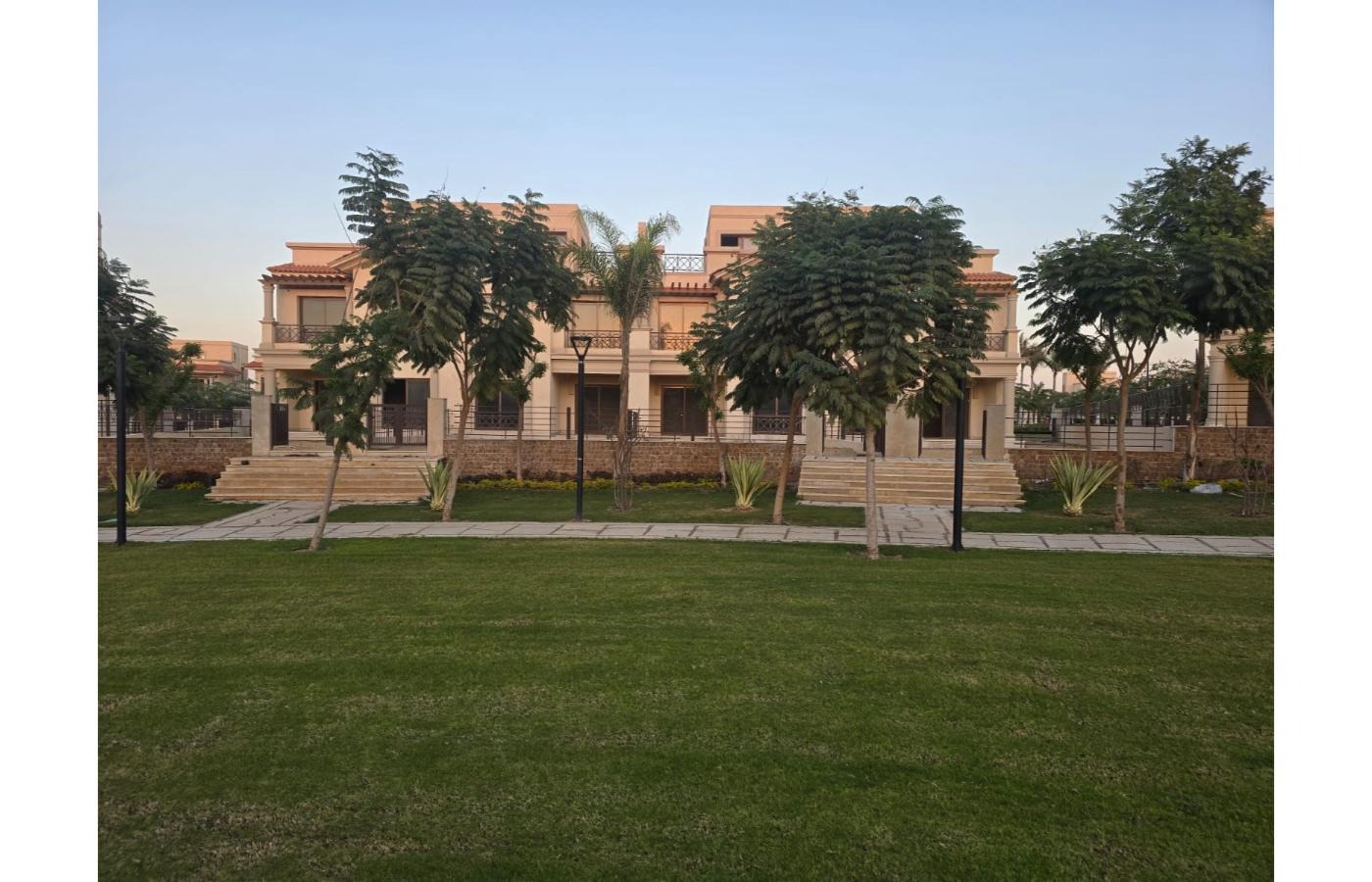 فيلا تاون هاوس للبيع بمدينتي F3 في VG3 بإطلالة جاردن فيو 