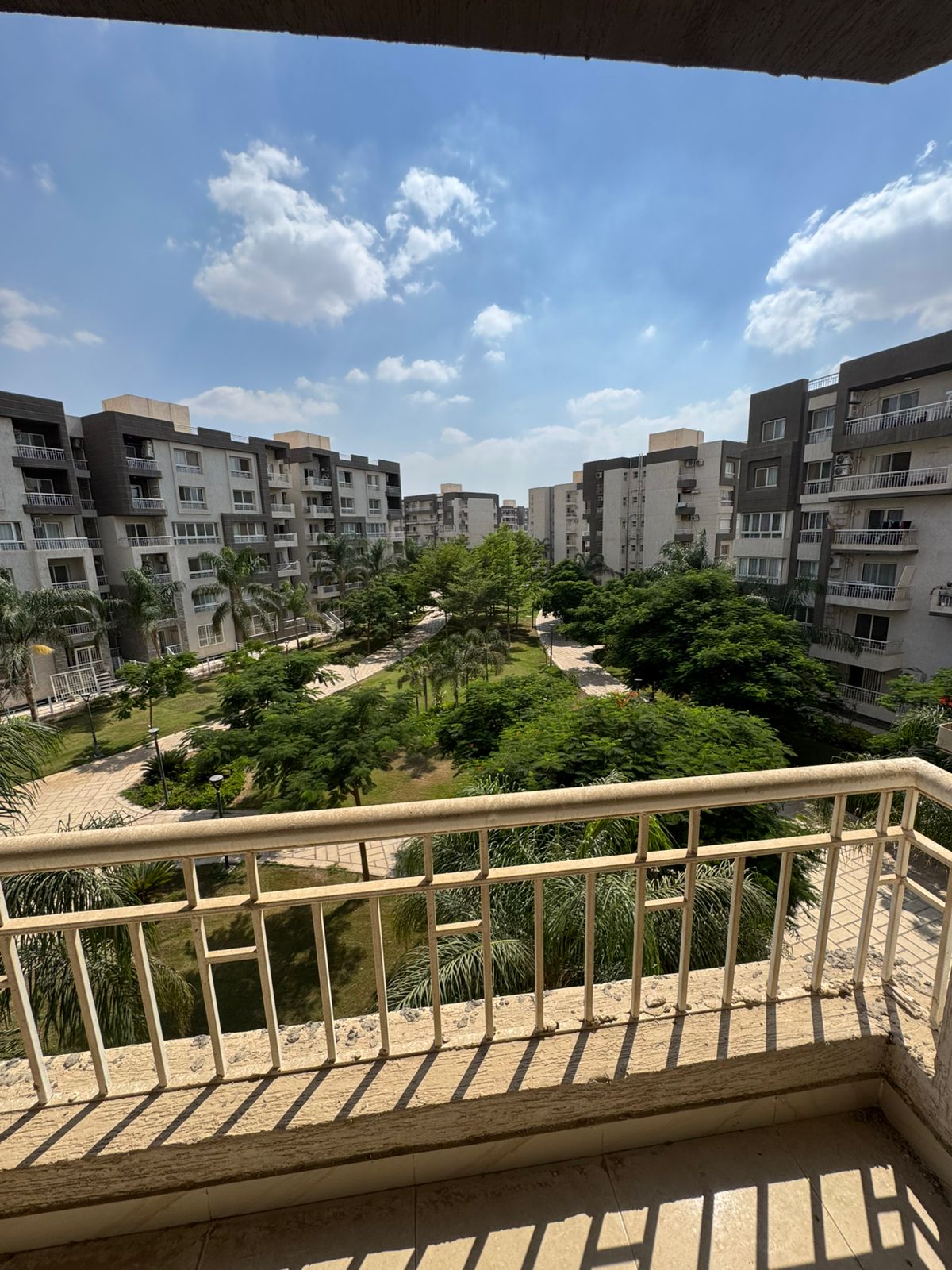 شقه للبيع  بمدينتى فى B12 بمساحه 200م