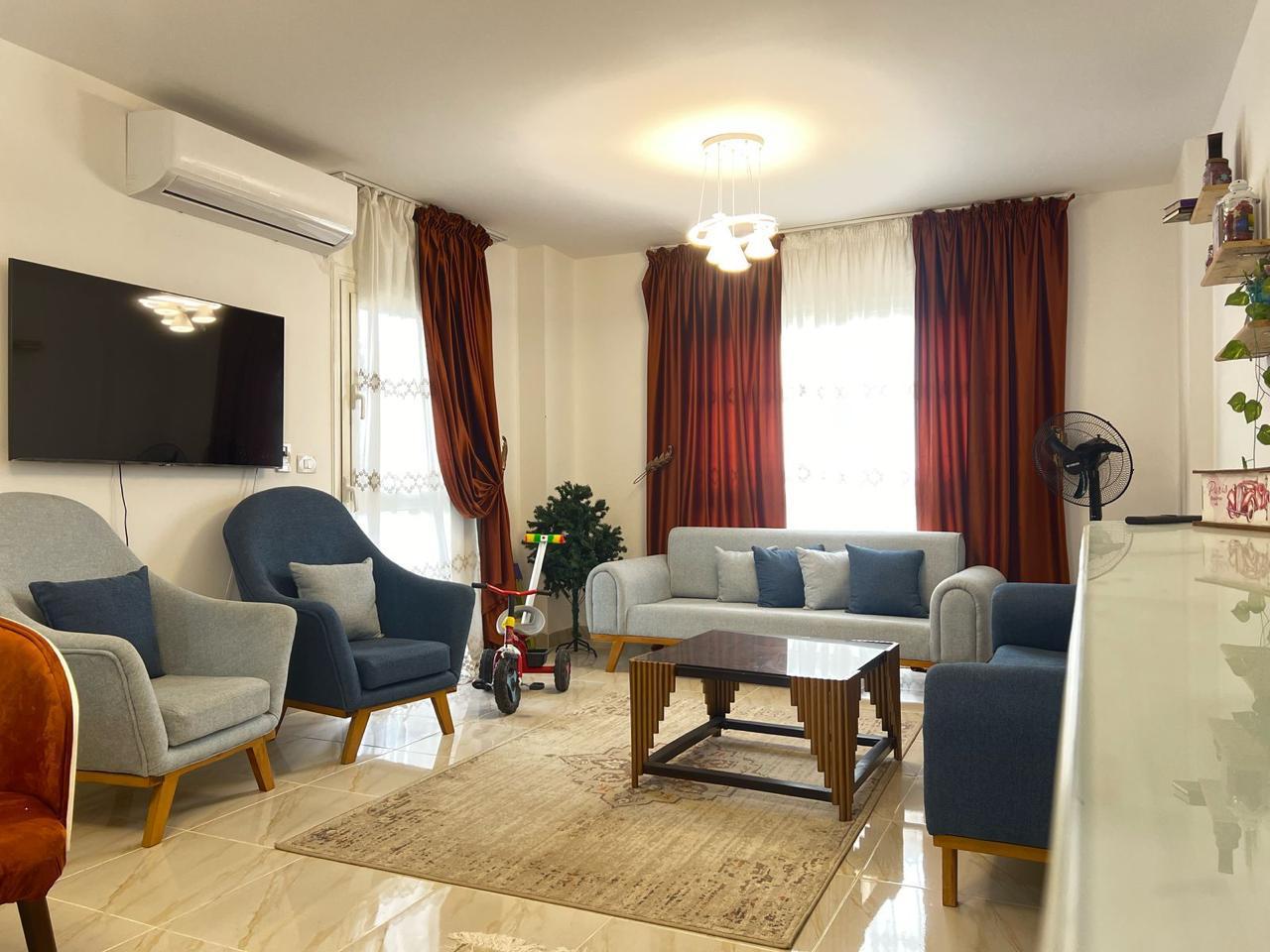 شقه للايجار المفروش بمدينتى فى b12 بمساحه 140م