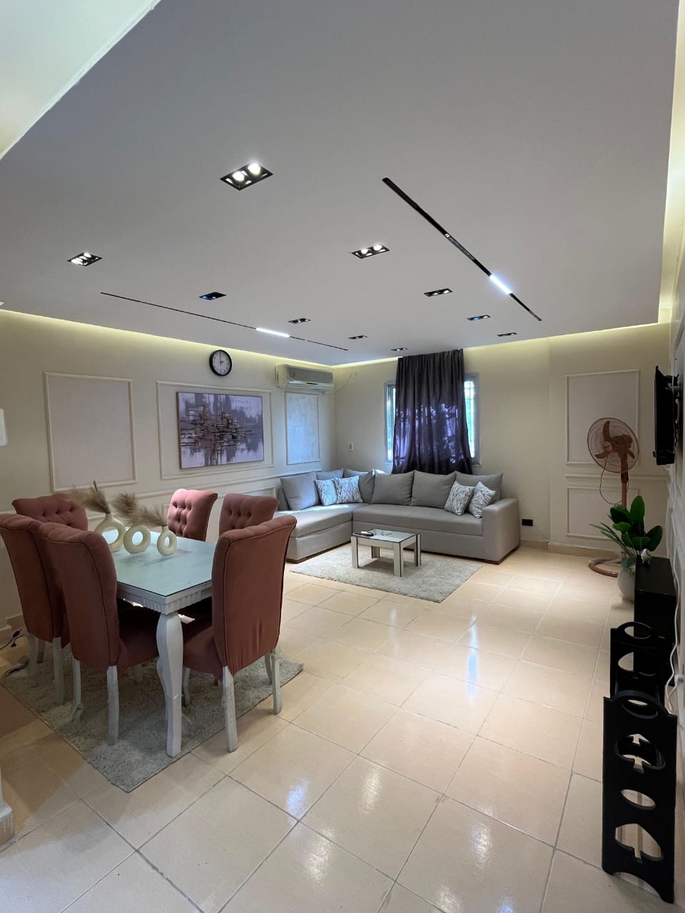 شقه للايجار المفروش بمدينتي133مترفي الb6 بالقرب من الفودكورت