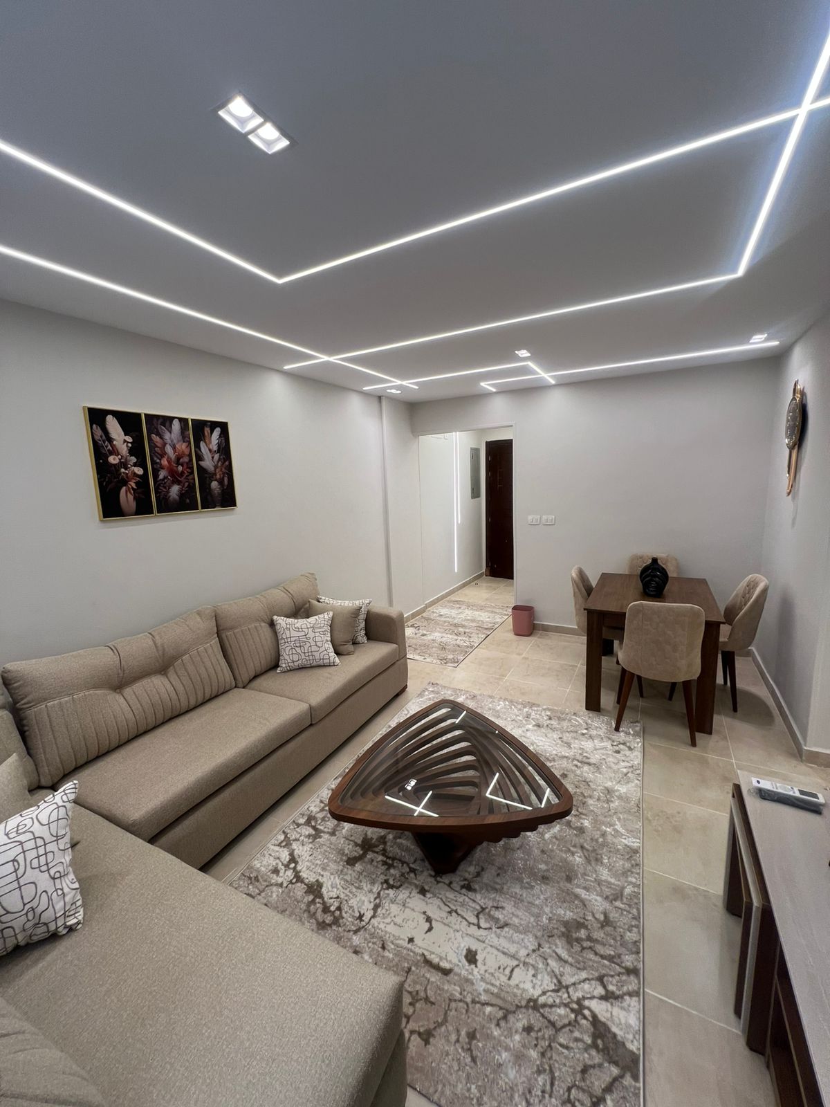 شقه للايجار المفروش بمدينتى فى B12 بمساحه 74م