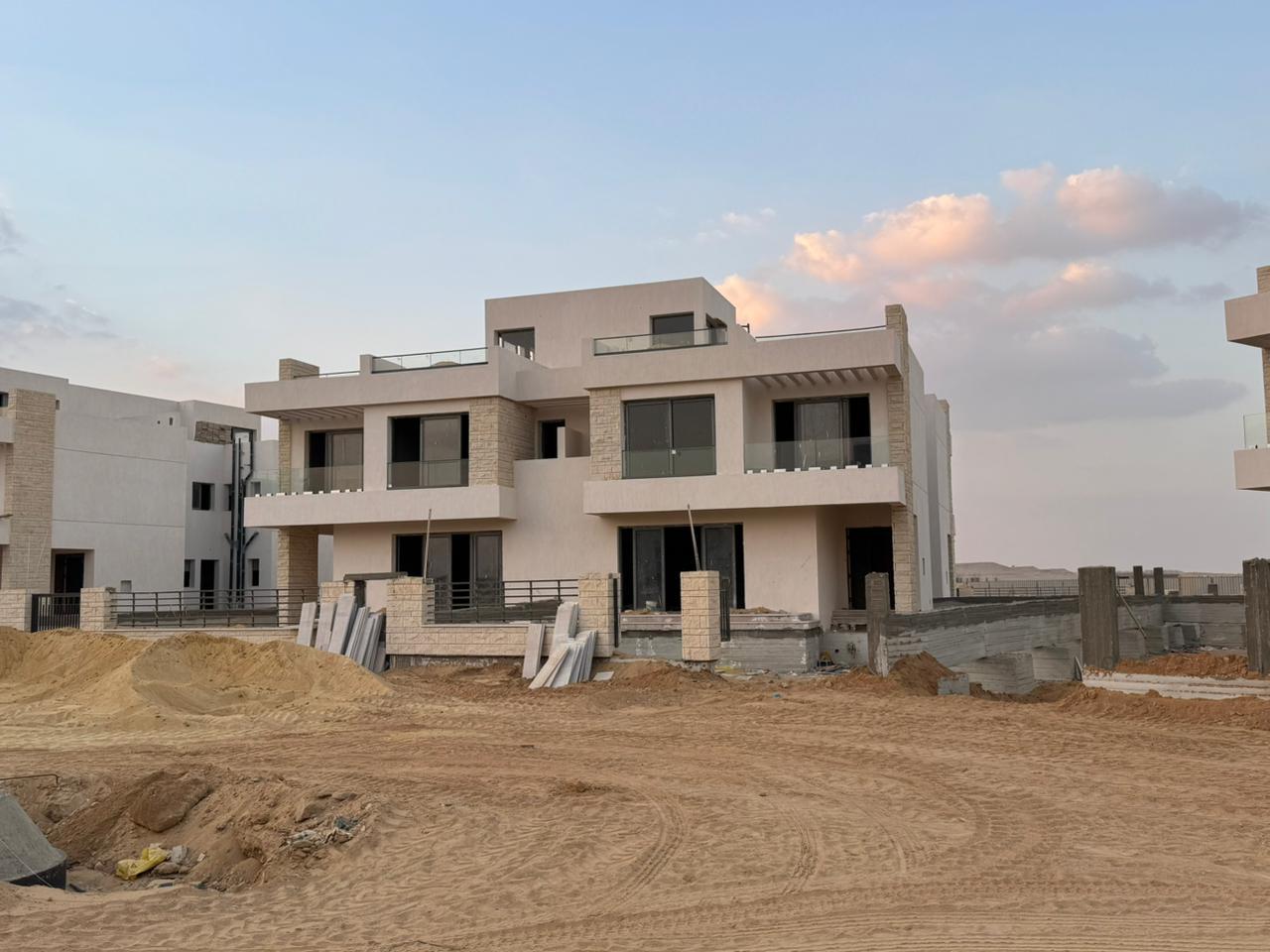 فيلا رباعية للبيع بمدينة نور Q2 279م بمقدم وتسهيلات