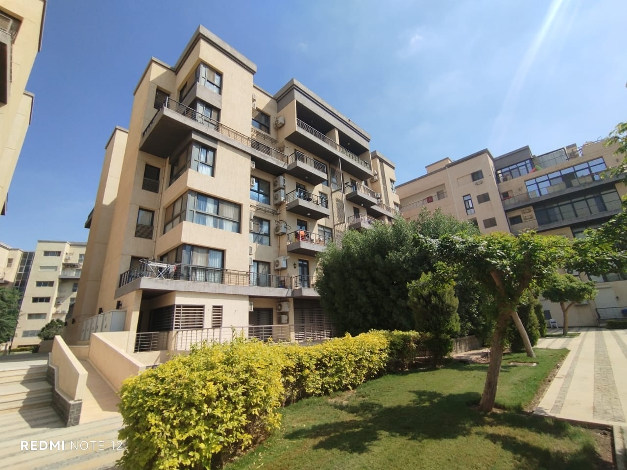  شقه للبيع بمدينتي143متر فيb8