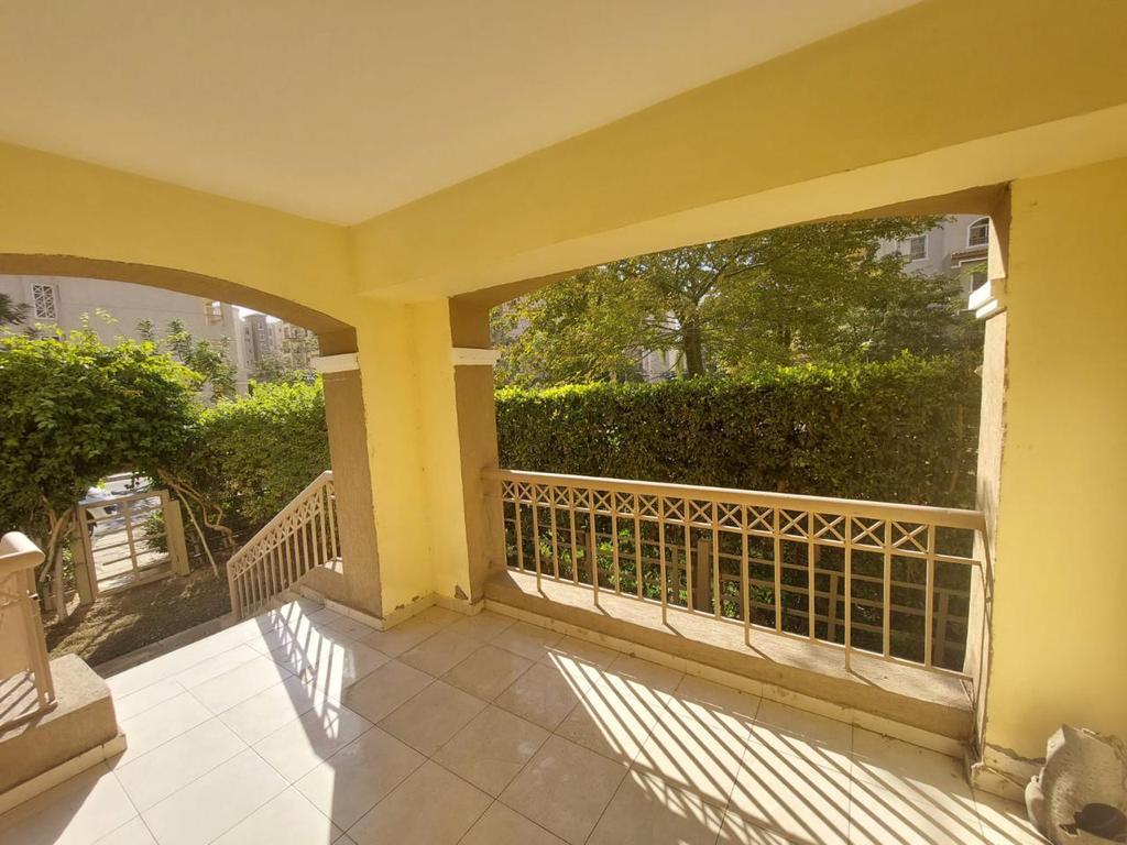  شقة للإيجار ارضي 158م+حديقة 60 م بإطلالة شارع رئيسي وجاردن 