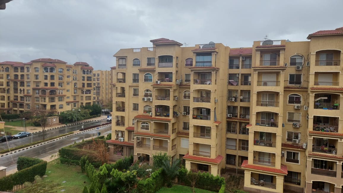 شقه للايجار بمدينتي140 م بإطلاله مميزه علي جاردن فيو في الB1