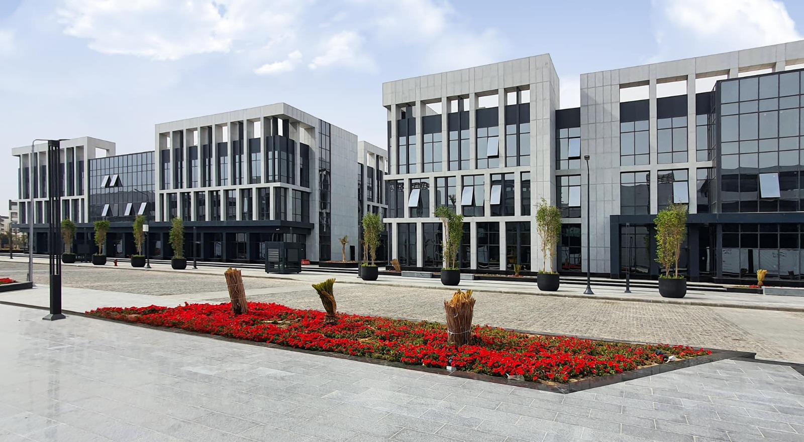  عيادة طبية للبيع بمدينتي east hub mall م39 موقع مميز