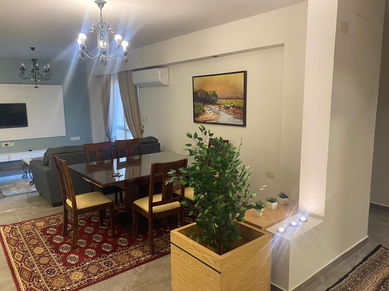 بمدينتى شقة 140 م2 شرقى للايجار مفروش تطل على وايد جـــاردن