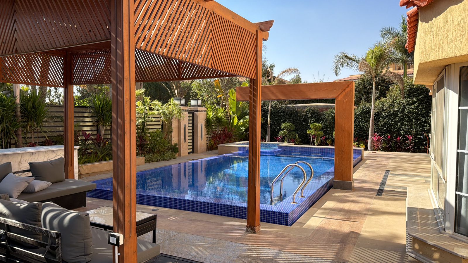 بتشطيبات فاخره فيلا استاندالون نموذج D للبيع بمدينتي 790م