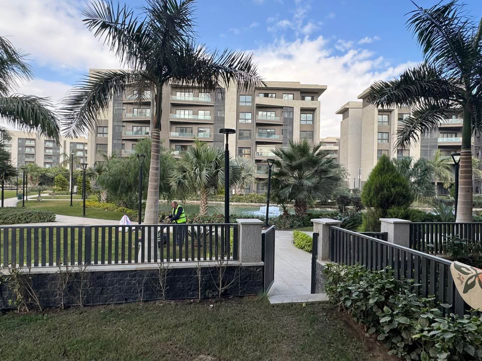 بمدينتى شقة 101 م2 بحرى للبيع تقسيط تطل على بـارك