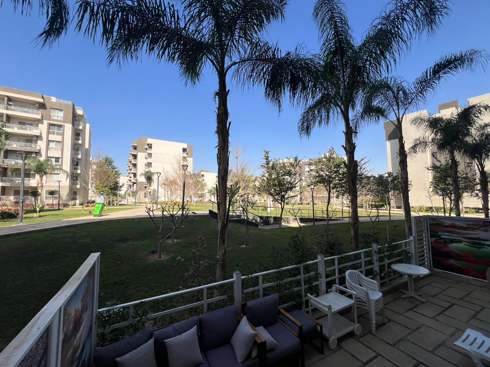 شقه للبيع كاش بمدينتي 75متر في الB12