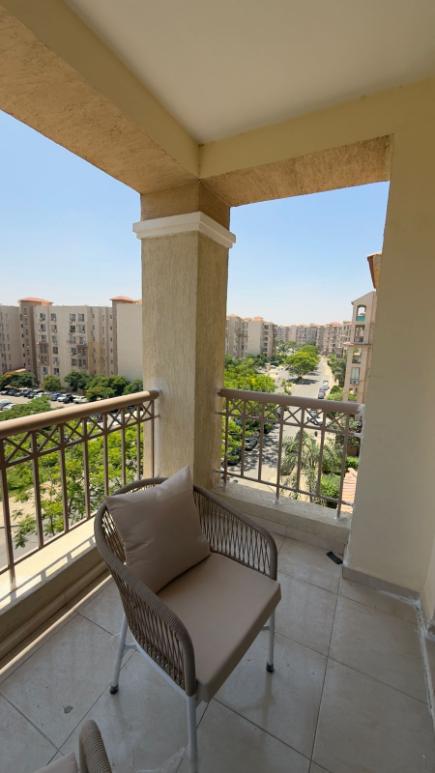 للبيع بمدينتى شقه 107م بالB2 دور متكرر فيو شارع رئيسى 