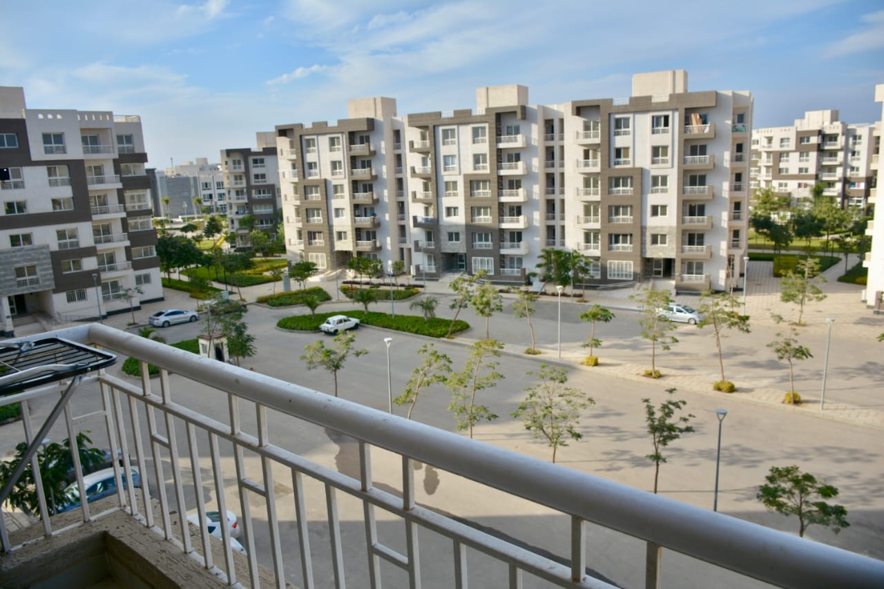 شقه للبيع بمدينتى فى b12  بمساحه 74م