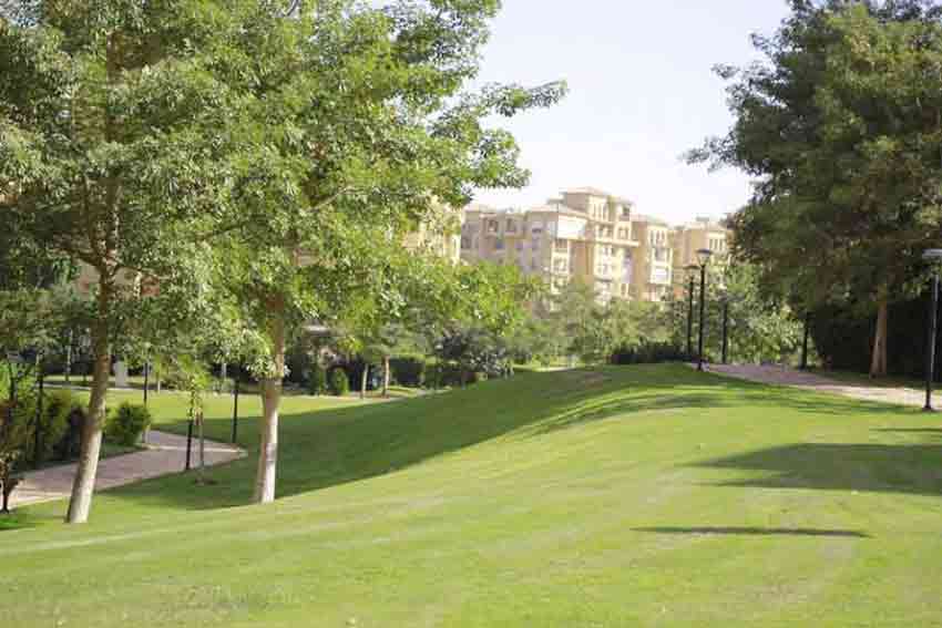 شقة 136م للايجاربمدينتي B1 دور متكرر تطل علي جاردن