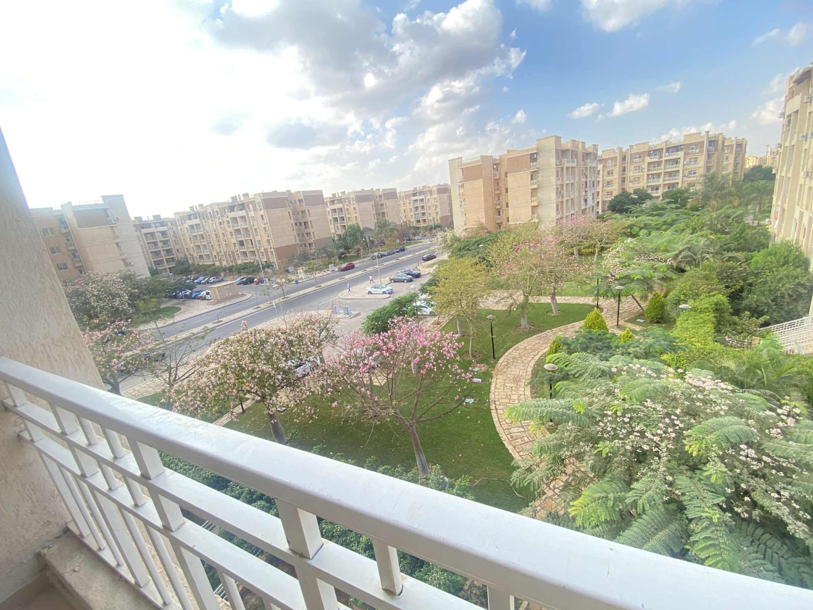 للايجار مفروش بمدينتى شقه 96م مودرن بالقرب من الخدمات 