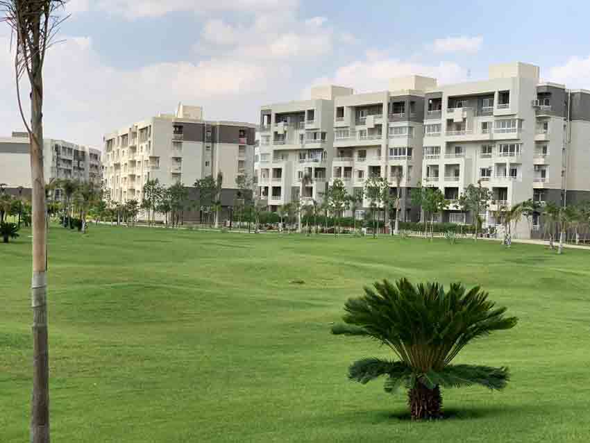 شقه للبيع كاش بمدينتي 165متر في الb10 فيو وايد جاردن
