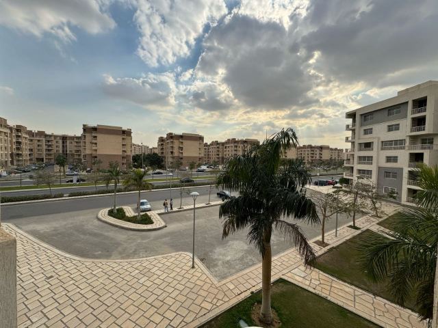 شقه للبيع بمدينتي في الB10 مجموعه 104 بالتقسيط علي 7 سنوات