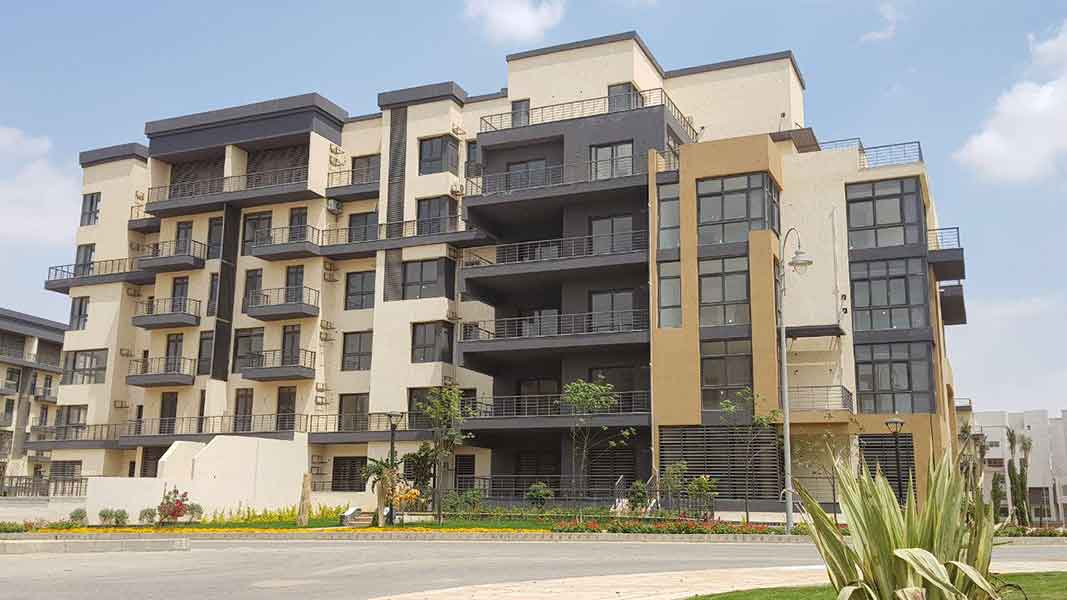 شقه للايجار المفروش  بمدينتي 175 متر في الb8 تطل علي جاردن