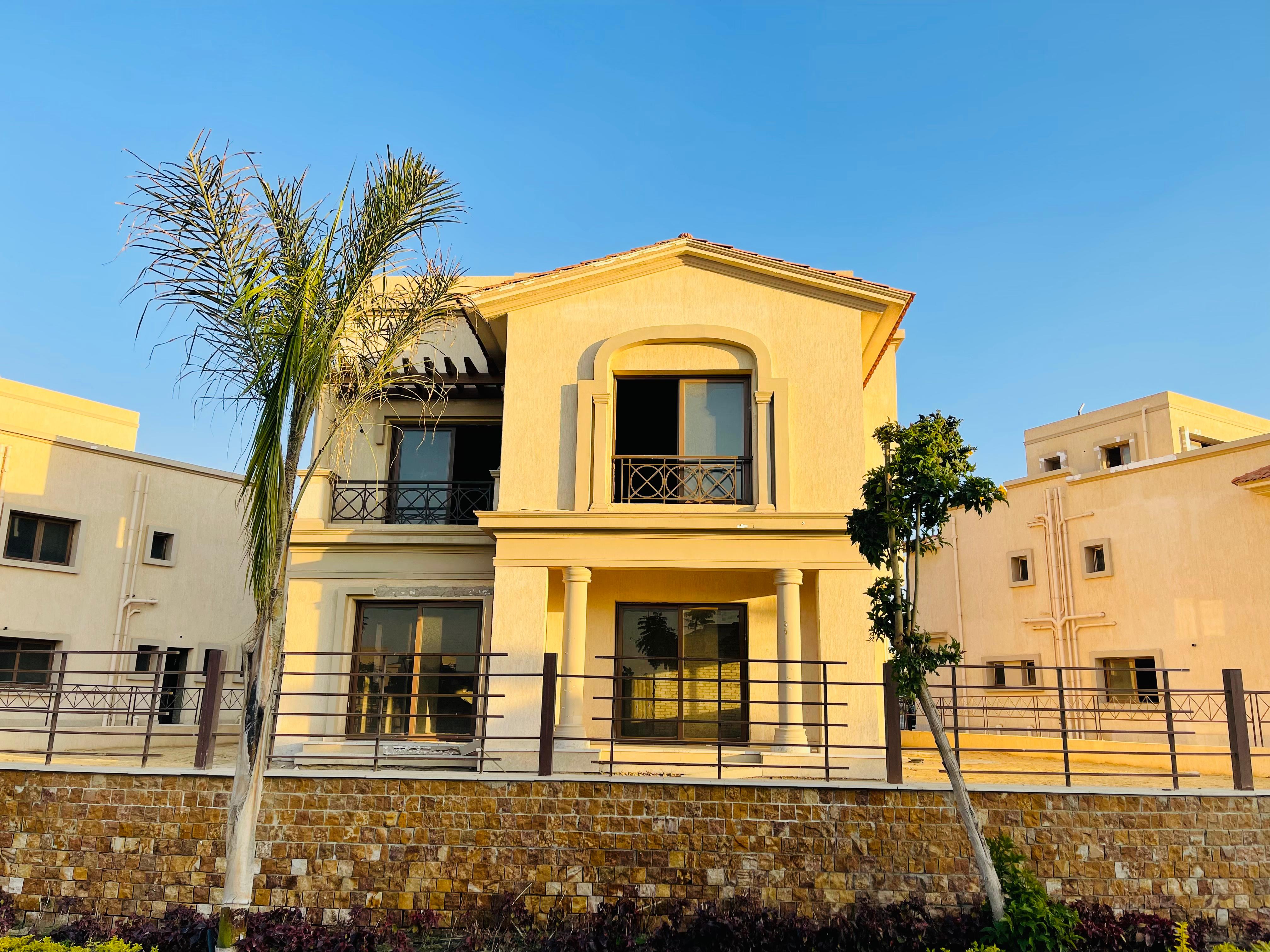 فيلا مستقلة للبيع بمدينتي 660 م باقل مقدم جاردن فيو 