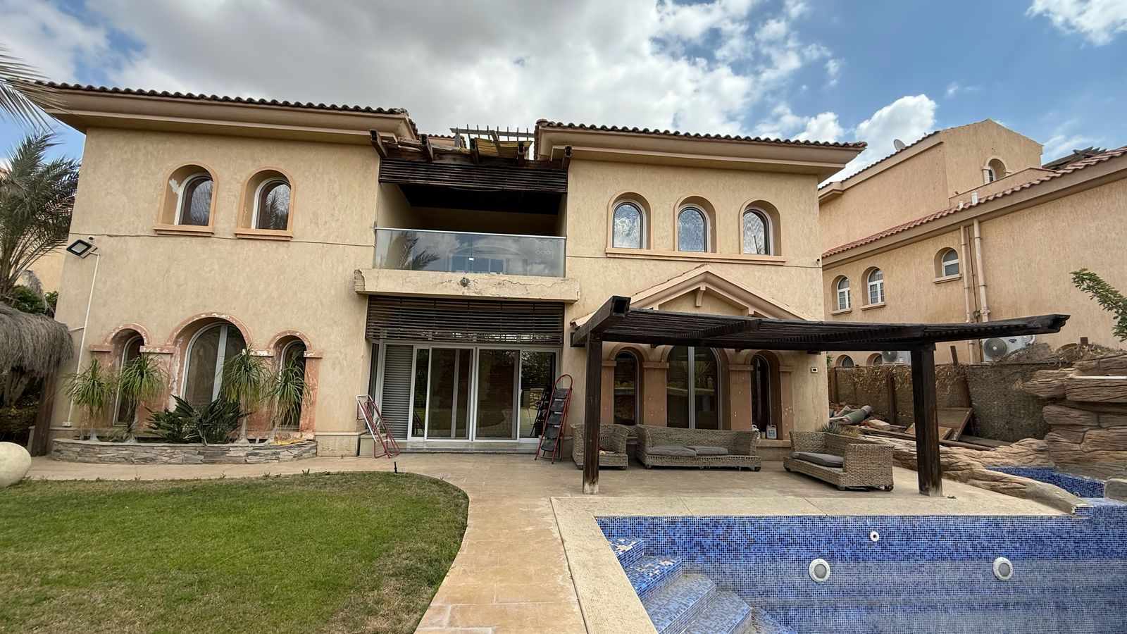 استاند الون بحمام سباحه للبيع بمدينتي نموذج C المميز بال VG2