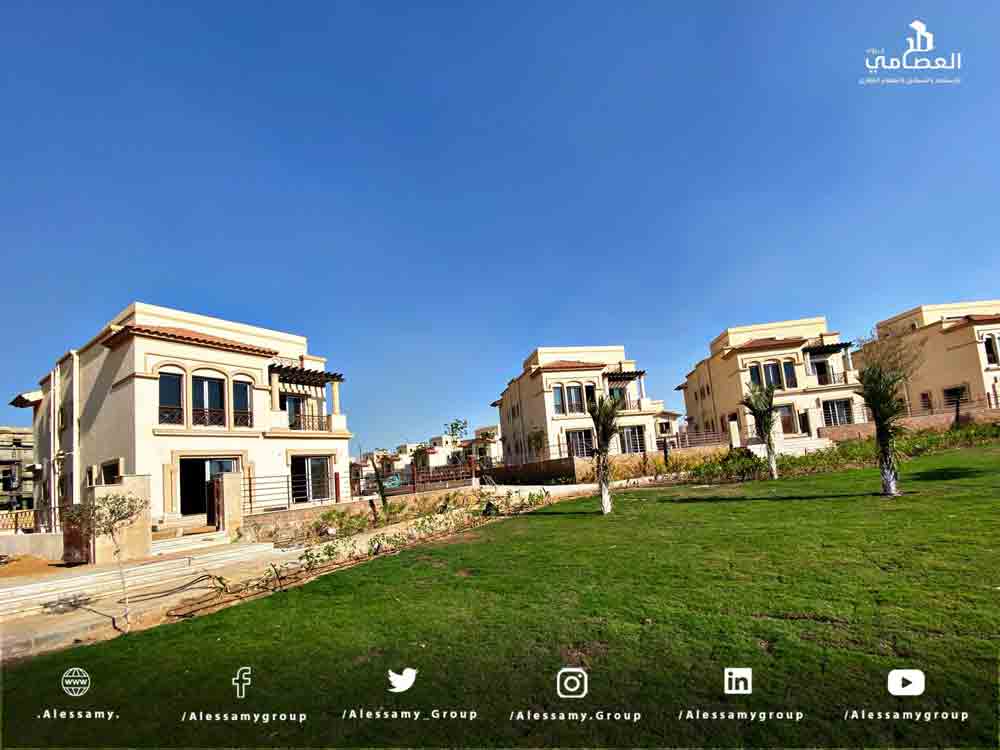 بمدينتى فيلا 211م2 شرقى للبيع كاش تطل على وايد جـــاردن 