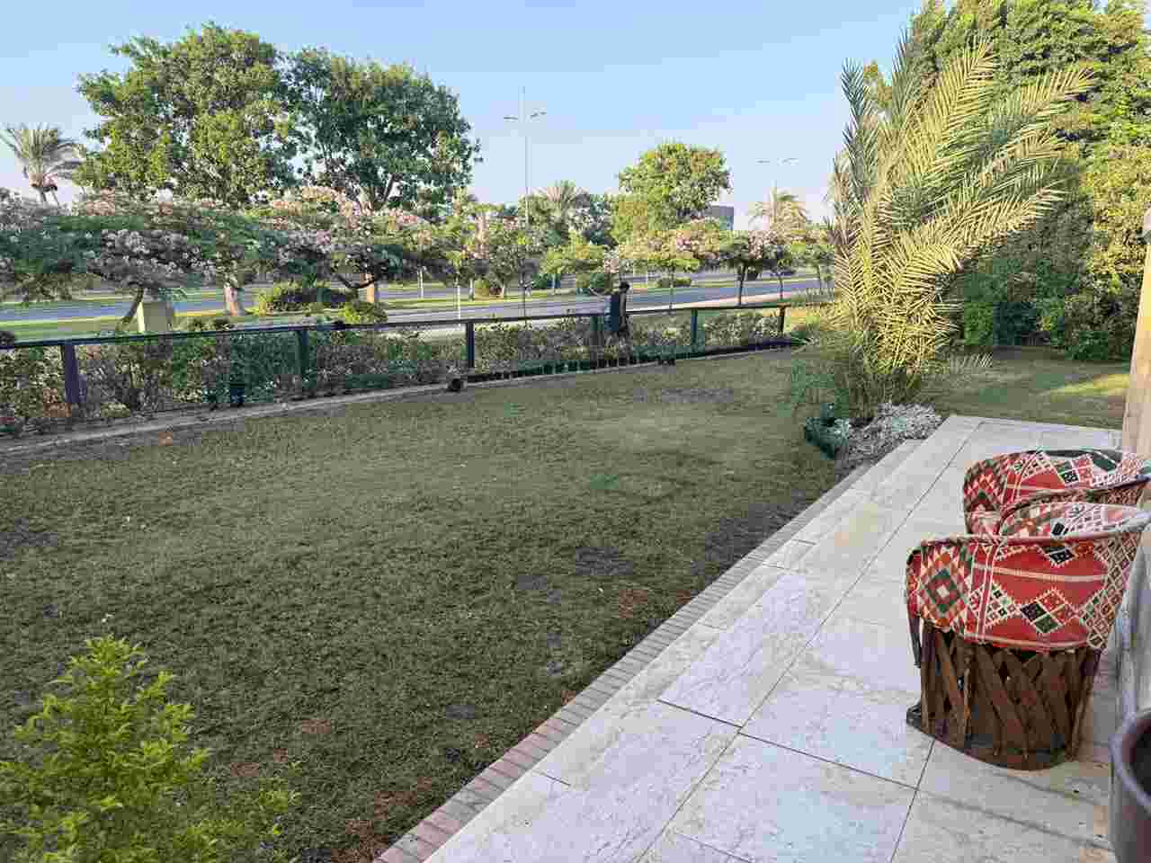 فيلا ثنائيه ناصية بمدينتي بمساحة أرض كبيرة وفيو مفتوح جاردن