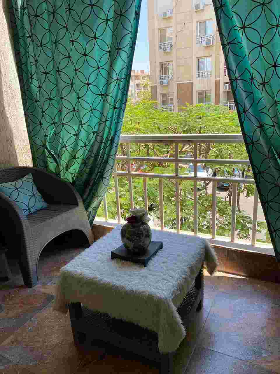 بمدينتى شقة 96 م2 شرقى للبيع كاش تطل على بـارك