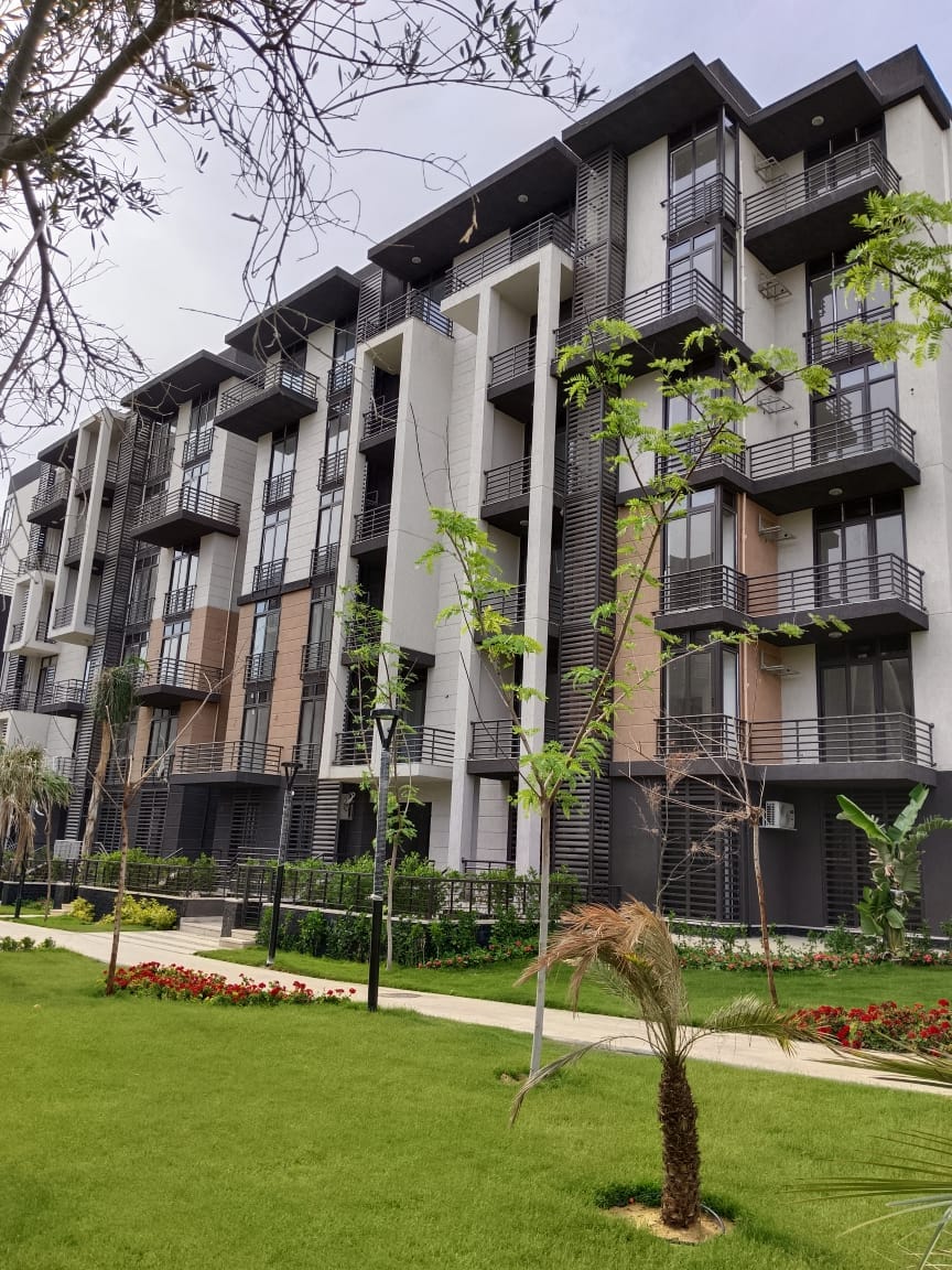 شقة للبيع بB8 دور متكرر 155م بمقدم وتسهيلات موقعها مميز