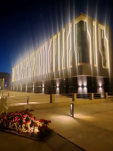 عيادة للبيع كاش بمدينة الشروق بمول ذا ايدج The Edge Mall 