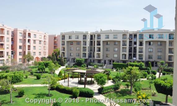 للايجار بالرحاب وبالقرب من السوق شقه مفروش 136م ارضى بدون حد